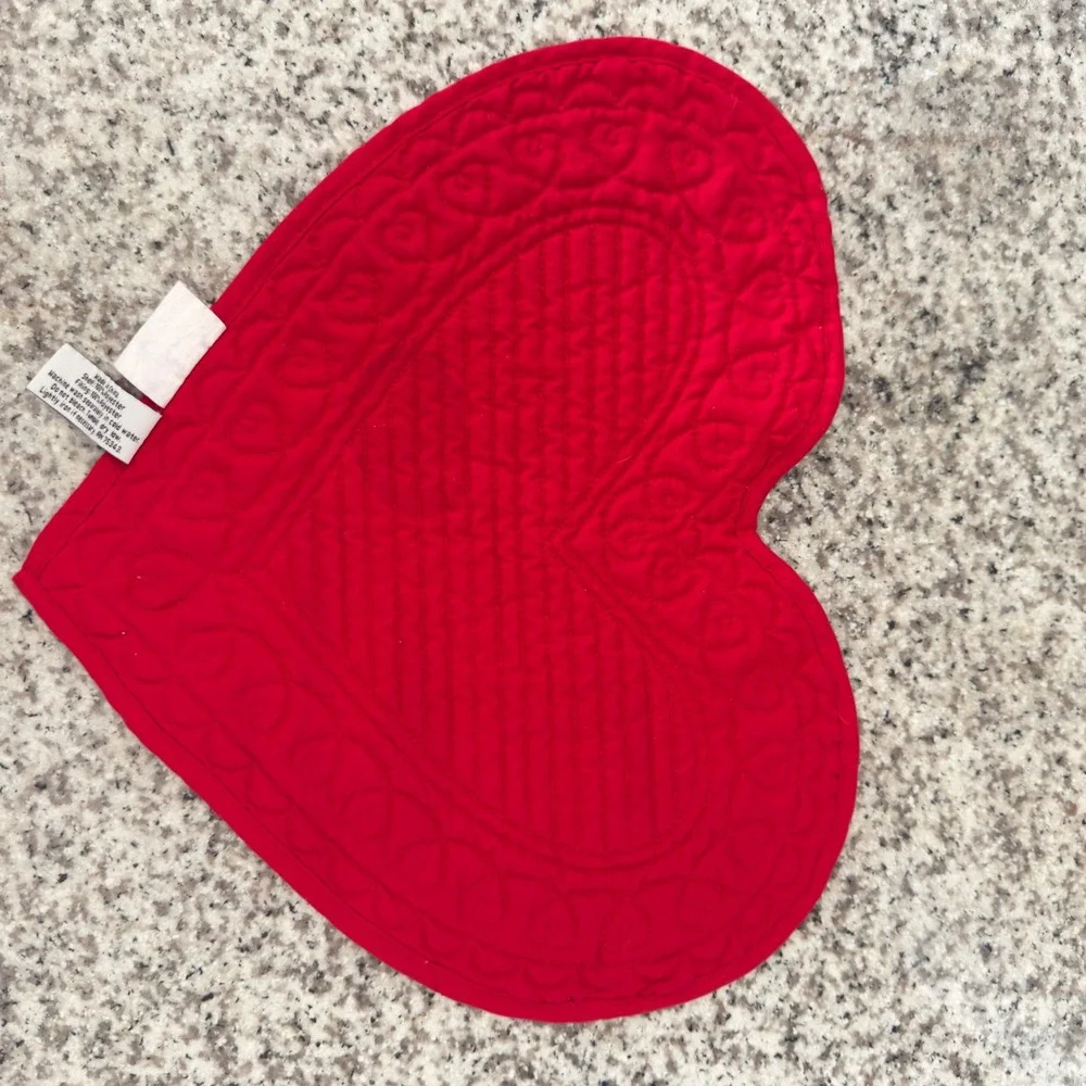 Cupcakes & Cashmere Placemats (4) Hearts Red White Gingham Polyester